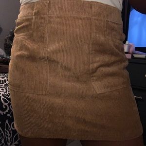 Corduroy skirt with pockets and zipper back
